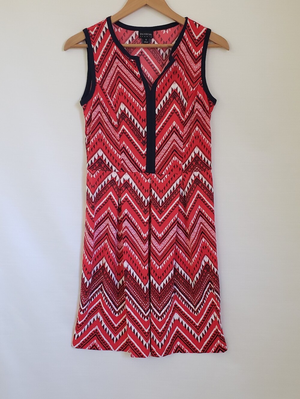 Y2K EN FOCUS Size 6 Red Chevron Midi Dress with Contrast Trim